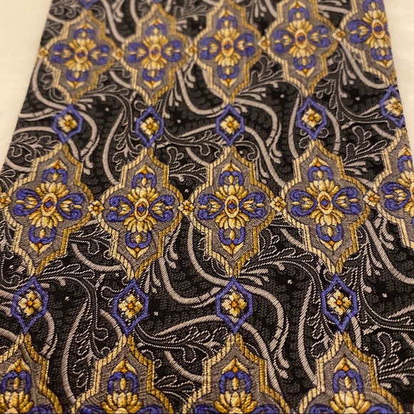 Bundle 3 ties for $10 - any ties -
Jos A Bank Signature Gold Tie - Picture 2 of 6